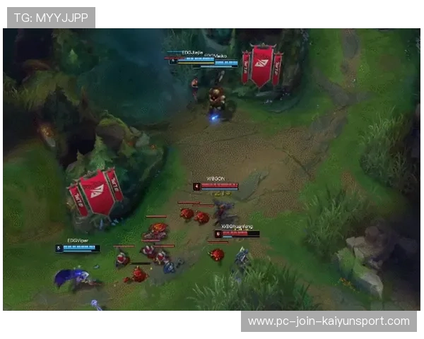 LPL野辅联动绕后开团瞬间完成秒杀